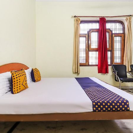 Hôtel Spot On 70311 Rangoli Palace à Lucknow Extérieur photo