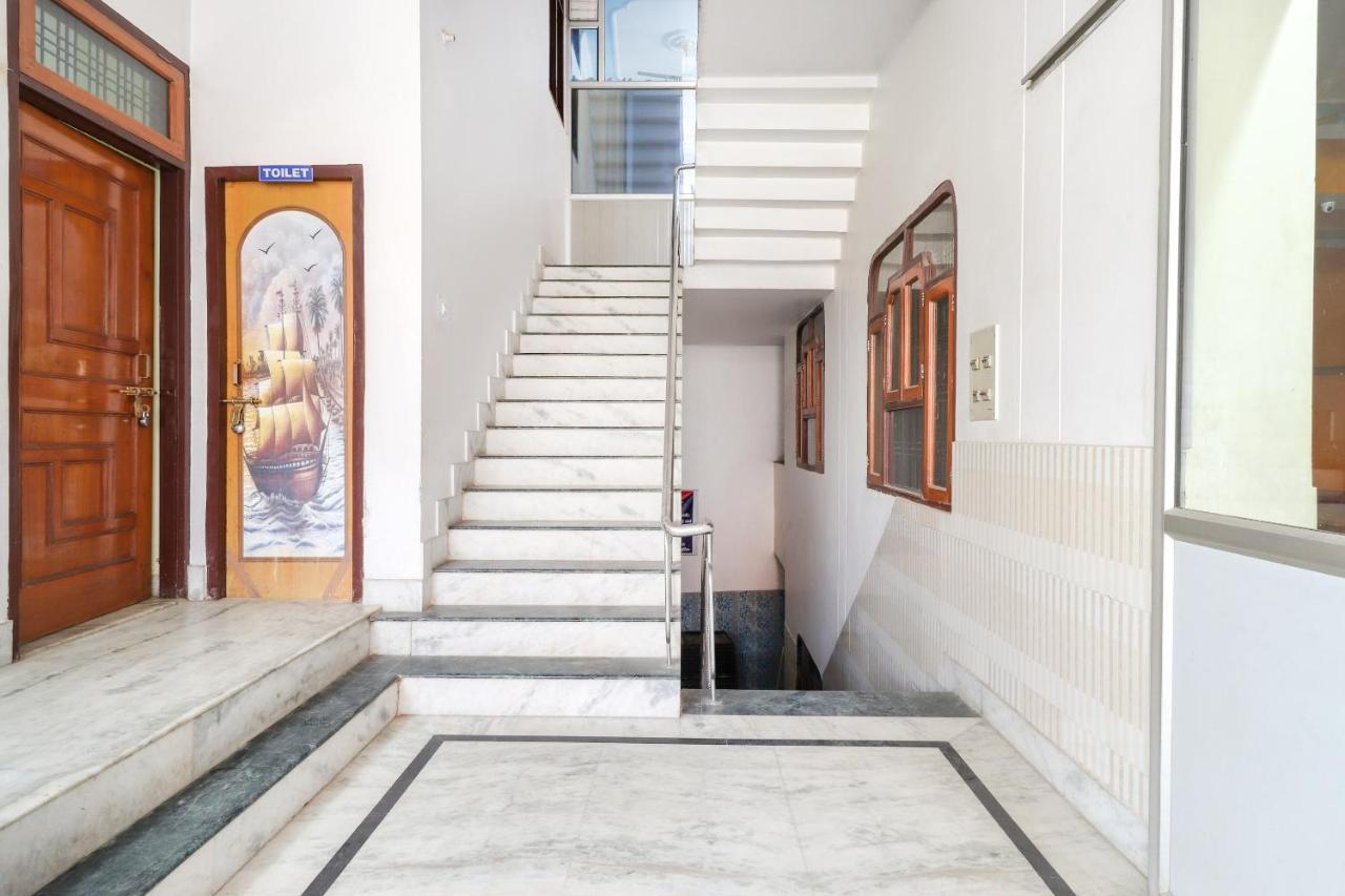 Hôtel Spot On 70311 Rangoli Palace à Lucknow Extérieur photo